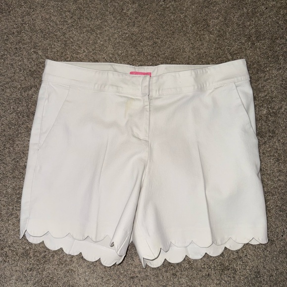 Isaac Mizrahi Pants - Isaac Mizrahi White Scalloped Edge Shorts